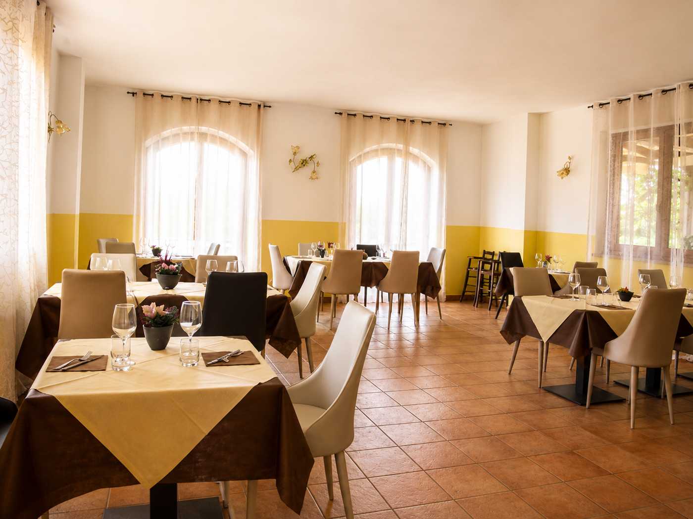 Sala rustica e accogliente del ristorante Ai Canipai in Garfagnana